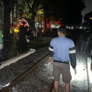 Mahasiswa Tewas Tersambar Kereta di Depan RS Mitra Keluarga Waru