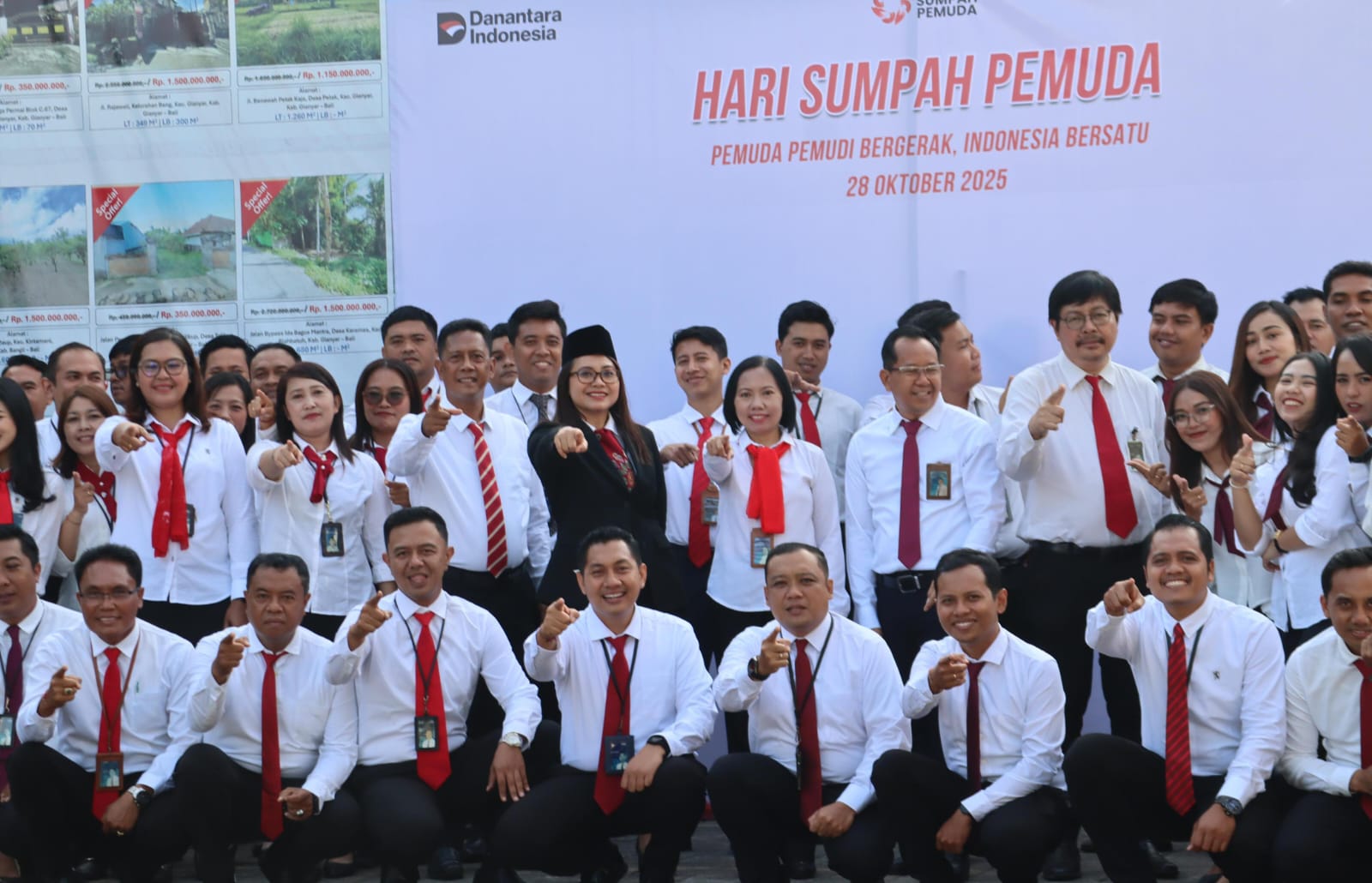 Staff dan jajaran BRI Gianyar Bali.