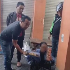 Dua Penjual Rokok Non Cukai Diamankan di Pasar Sepanjang, Polsek Taman Koordinasi dengan Bea Cukai
