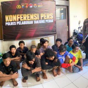 Polsek Kenjeran Gagalkan Tawuran di Jalan Pogot, 12 Remaja Diamankan Bersama Empat Saja