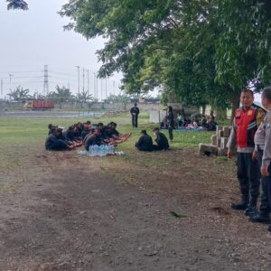 Polsek Balongbendo Beri Pembinaan Kamtibmas dalam Latihan PSHT di Desa Jabaran