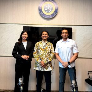 IKA-DIH UNAIR Kupas Buku “Sengketa Kontrak Bisnis”, Tekankan Mediasi dan Arbitrase sebagai Solusi Damai