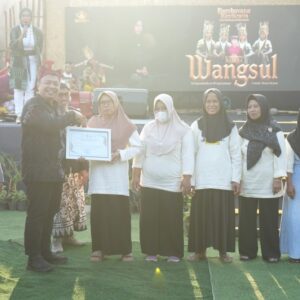 Pada Momen Hari Pahlawan, PLN UIP JBTB Dukung Sekolah Rakyat Kampoeng Batara Tingkatkan Literasi Desa