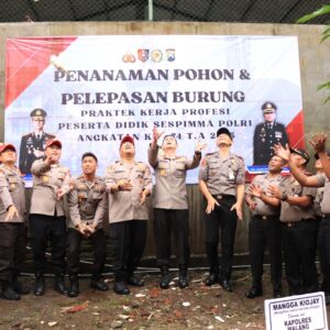 Peserta Didik Sespimma Lepas 125 Burung di Polres Malang Jaga Keseimbangan Alam