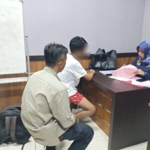 Berkas Lengkap, Tersangka dan Barang Bukti Kasus Sajam di Tanjungsari Taman di Limpahkan ke Kejari Sidoarjo