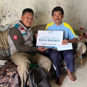 YBM PLN UIP JBTB Salurkan Bantuan Pengobatan untuk Dua Warga Sakit di Kampung Topi Punggul Sidoarjo
