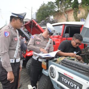 Jelang Nataru, Satlantas Pasuruan ‘Sidak’ Jeep Wisata Bromo