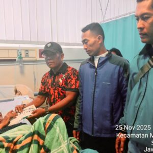 Pekerja TAD Haleyora Powerindo PLN UIP JBTB Tunjukkan Solidaritas, Jenguk Mantan Rekan Kerja yang Dirawat di RS UNAIR Surabaya