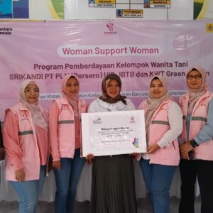 Wujud Nyata Srikandi PLN UIP JBTB: Dukung Ketahanan Pangan Lewat Program “Woman Support Woman” dan Bantuan Green House kepada KWT Green Garden di Klatak Banyuwangi