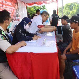 Polres Tanjung Perak Gelar Tes Urine dan Cek Kesehatan Sopir Jelang Nataru 2026