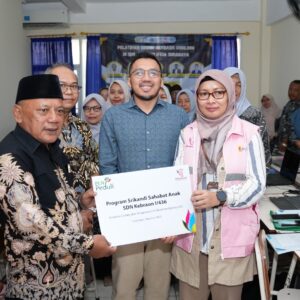 Srikandi PLN UIP JBTB Bekali Siswa dan Guru SDN Kebraon 1 Surabaya Keahlian Coding dan AI
