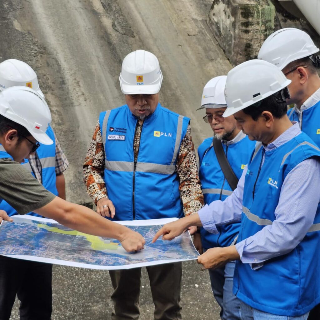 Akselerasi Transisi Energi, GM PLN UIP JBTB Moh. Fathol Arifin Tinjau Lokasi Proyek PLTS Terapung Karangkates 100 MWac