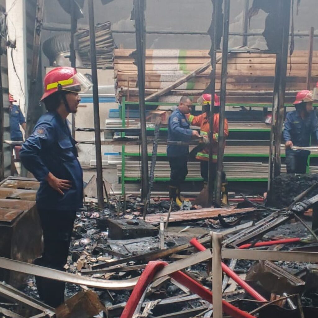 Kebakaran Gudang di Biz-Park Waru, Api Hanguskan Ruang Kantor
