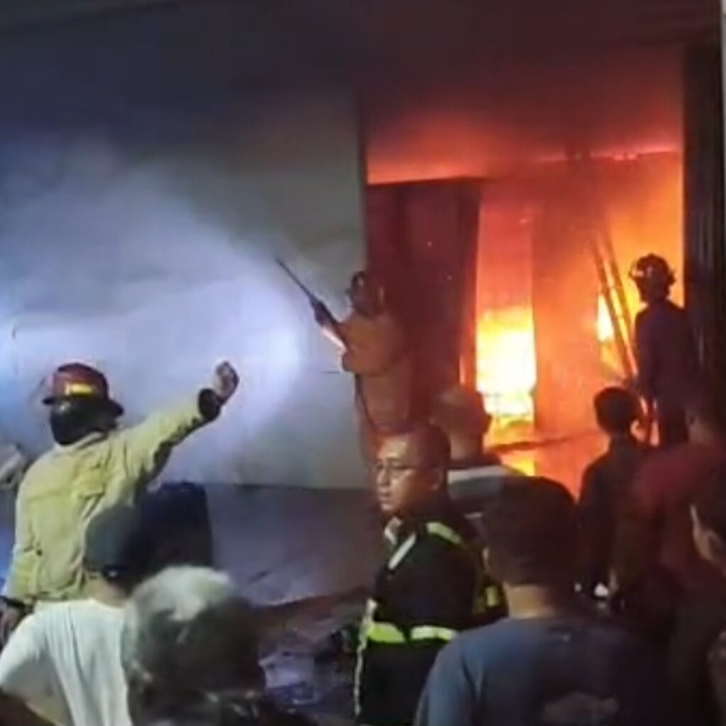 Gudang Kopra di Pemukiman Padat Kalijaten Taman Terbakar, Kerugian Capai Puluhan Juta