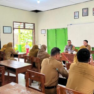 Polisi Masuk Sekolah, Bhabinkamtibmas Desa Tanjungsari Taman Edukasi Guru SDN Tanjungsari 2 soal Bahaya Bullying dan Game Online