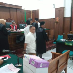 Sidang Pemerasan Kadisdik Jatim: Dua Mahasiswa Didakwa Tekan Pejabat Lewat Ancaman Aksi
