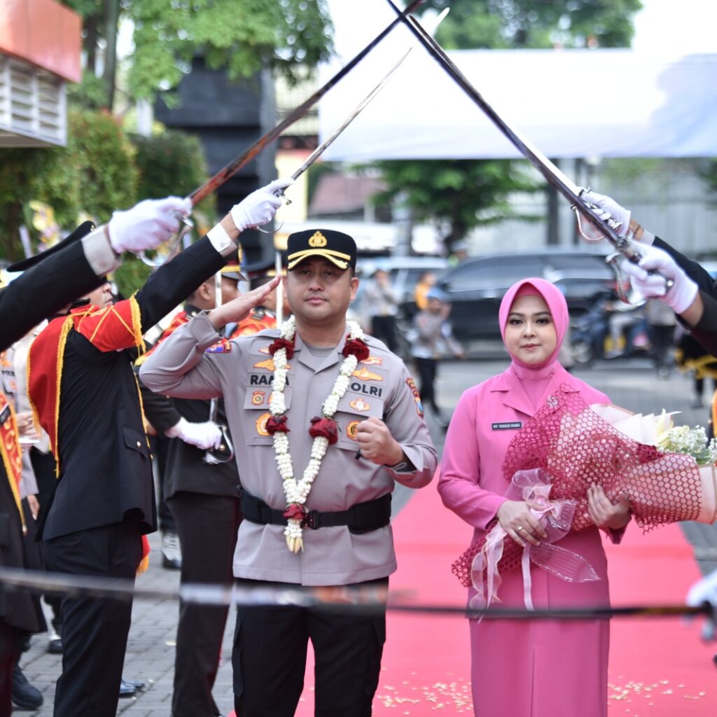 Tradisi Pisah Sambut Kapolres Gresik, AKBP Rovan Berpamitan, AKBP Ramadhan Siap Lanjutkan Pengabdian