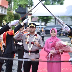 Tradisi Pisah Sambut Kapolres Gresik, AKBP Rovan Berpamitan, AKBP Ramadhan Siap Lanjutkan Pengabdian