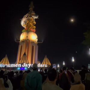 Euforia Tahun Baru 2026, Ribuan Warga Padati Kawasan Monumen Jayandaru Sidoarjo