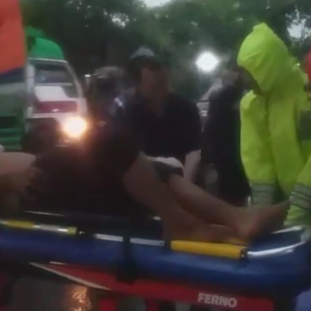 Bus PO Sumber Selamat Tabrakan dengan Sedan dan Motor di Balongbendo, Dua Orang Luka-Luka