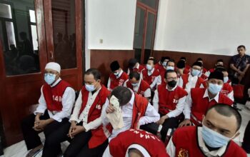 Puluhan Terdakwa Pesta Seks Sesama Jenis di Surabaya Diseret ke Pengadilan