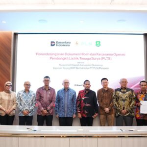 Momentum Hari Suci Nyepi, Danantara Indonesia dan PLN Hadirkan Listrik Bersih lewat Hibah PLTS Sumenep bagi 2.000 KK