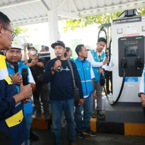 Puncak Arus Mudik Idul Fitri, Kementerian ESDM dan PLN Cek Operasional SPKLU dalam Melayani Pemudik EV