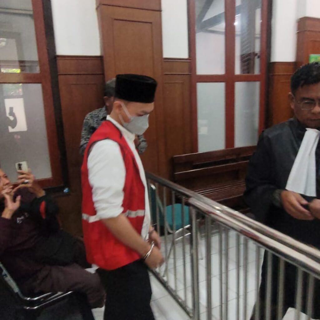 Mahasiswa Surabaya Divonis 2 Tahun 9 Bulan dalam Kasus Perlindungan Anak, Denda Rp250 Juta