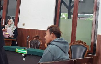 Sopir Mobil Dinas Polri Tabrak Pemotor hingga Pingsan di Depan Polda Jatim, Dituntut 4 Bulan Bui