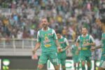 Persebaya Menggila di GBT, Libas PSBS Biak 4-0 lewat Brace Raickovic dan Rivera