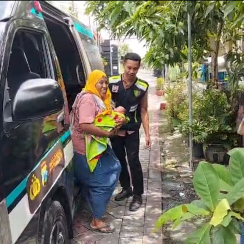 Kapolres Gresik Tegaskan Pelayanan Humanis, Pasien Radioterapi Diantar Gratis dengan Ambulans Sidokkes