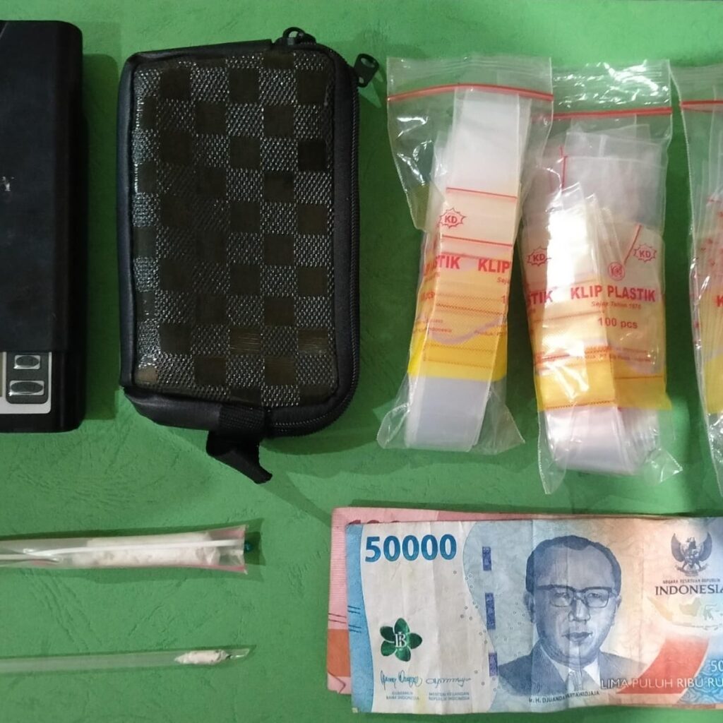 Satresnarkoba Polrestabes Surabaya Bongkar Peredaran Sabu di Semampir, 76 Paket Siap Edar Disita