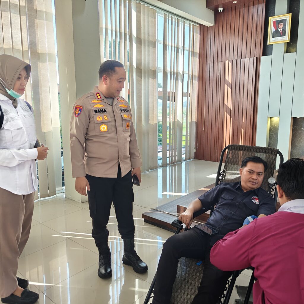 Sambut HUT Bhayangkara ke-80, Polres Gresik dan Kodim 0817 Gelar Donor Darah, Perkuat Sinergitas TNI-Polri untuk Kemanusiaan