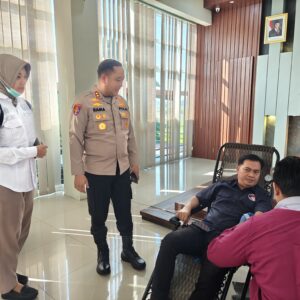 Sambut HUT Bhayangkara ke-80, Polres Gresik dan Kodim 0817 Gelar Donor Darah, Perkuat Sinergitas TNI-Polri untuk Kemanusiaan