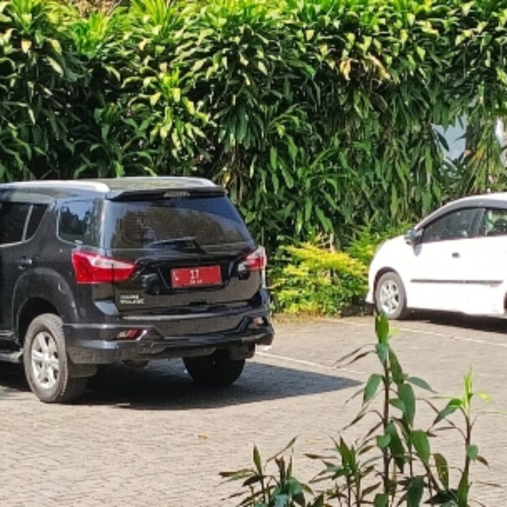 Mobil Dinas KPUD Jatim Terekam di Hotel Trawas Saat Jam Kerja, KPU Belum Beri Penjelasan